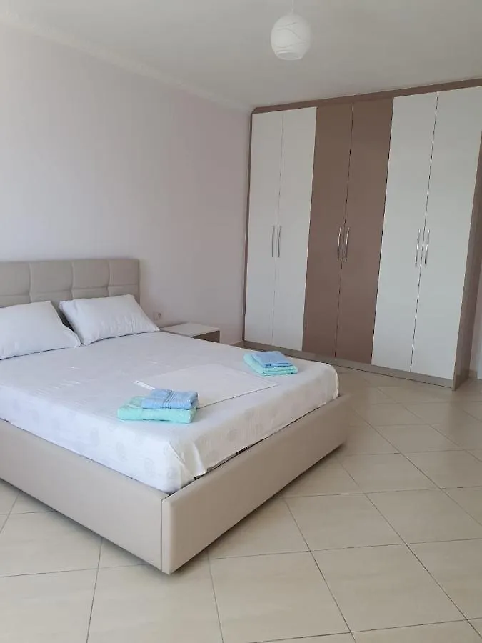 Xhulio Apartments Sarandë 0*,