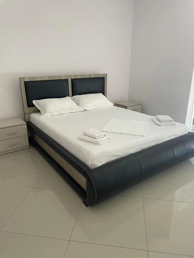 Xhulio Apartments Sarandë