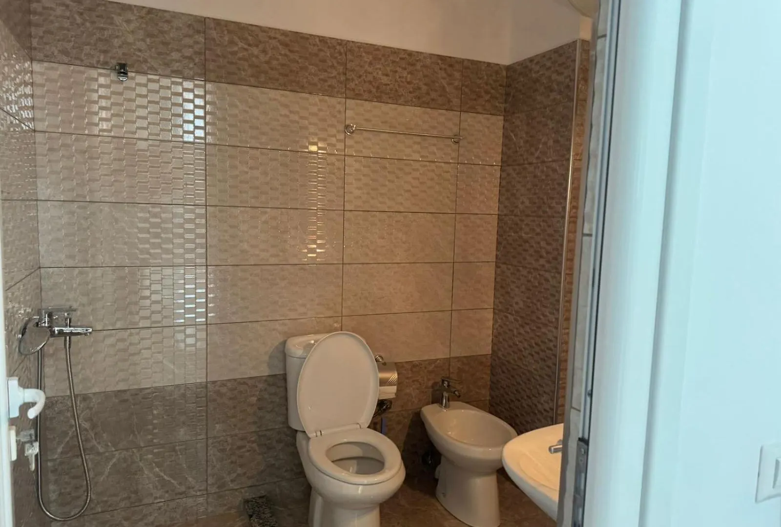 Xhulio Apartments Sarandë 0*,