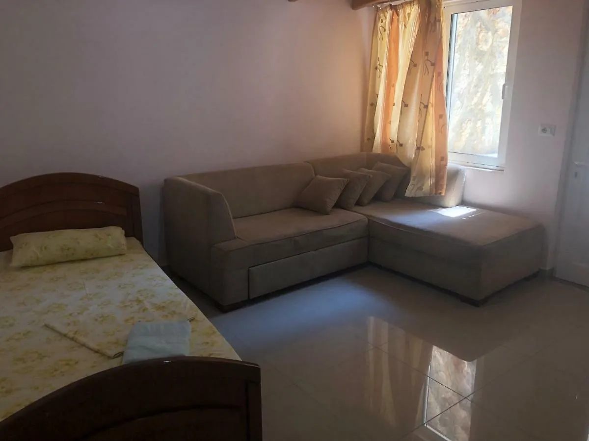 Xhulio Apartments Sarandë