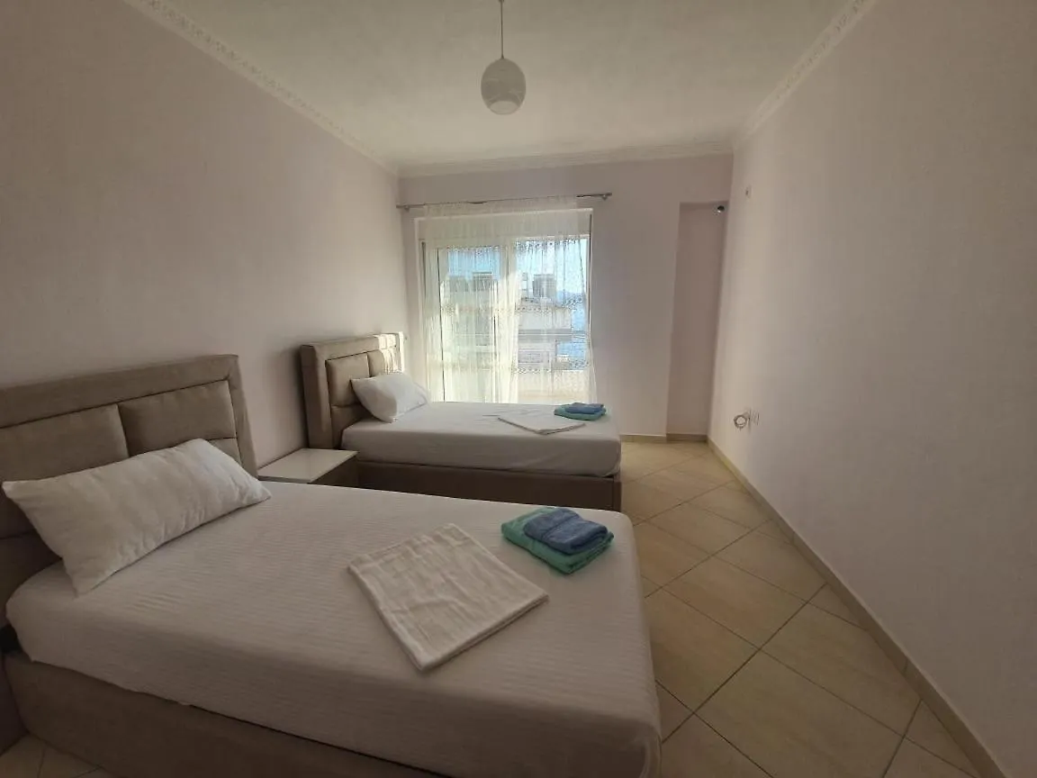 Xhulio Apartments Sarandë 0*,