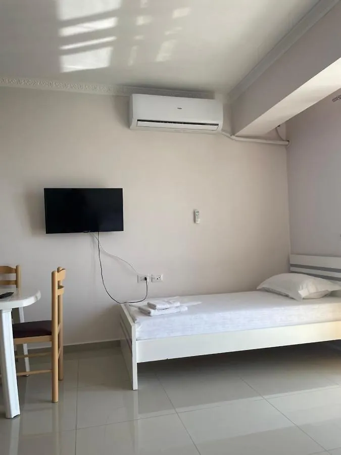 Xhulio Apartments Sarandë 0*,