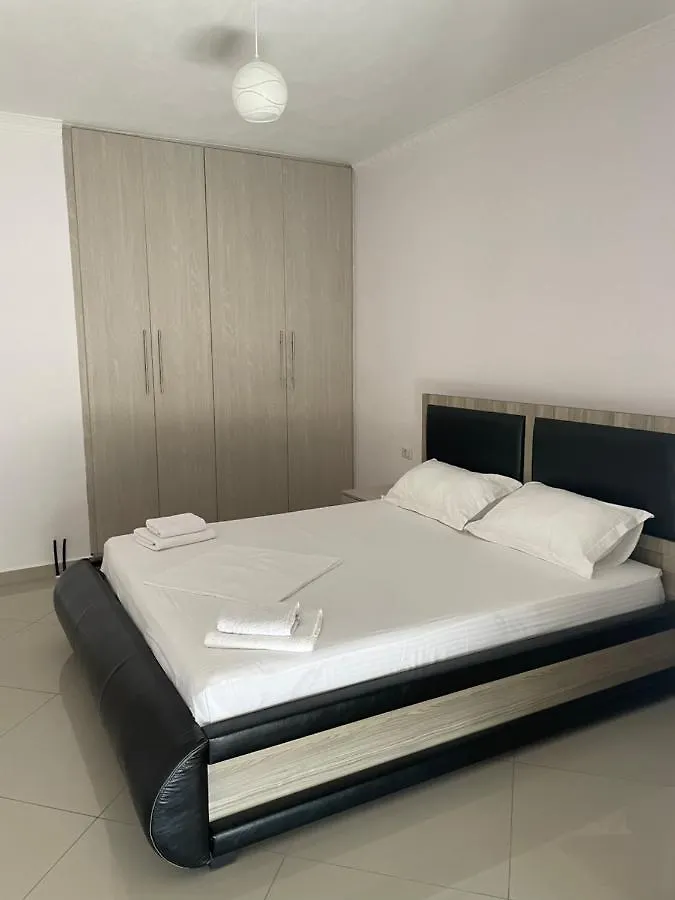 Xhulio Apartments Sarandë
