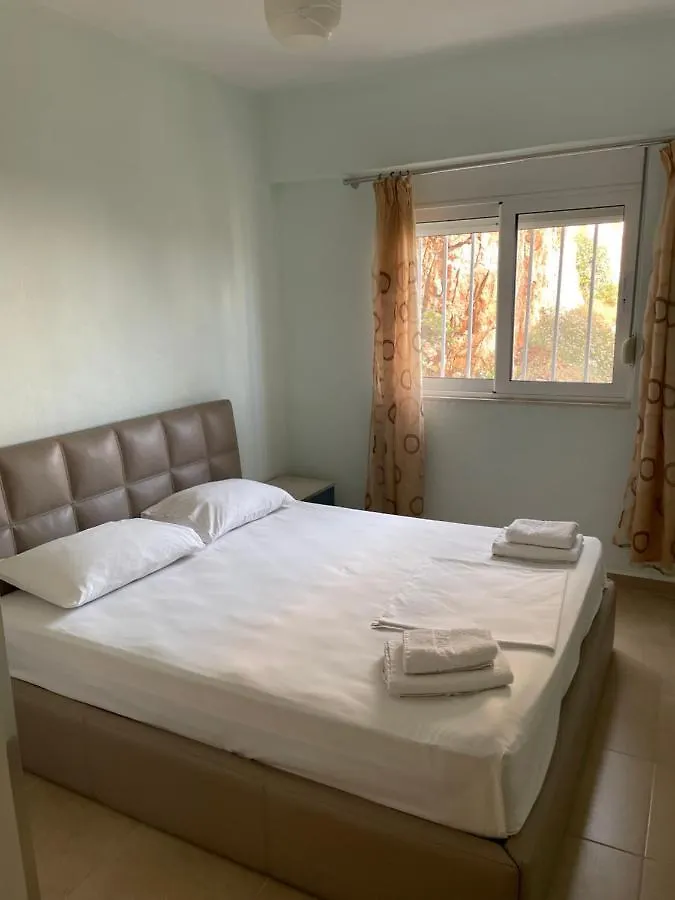 Xhulio Apartments Sarandë 0*,