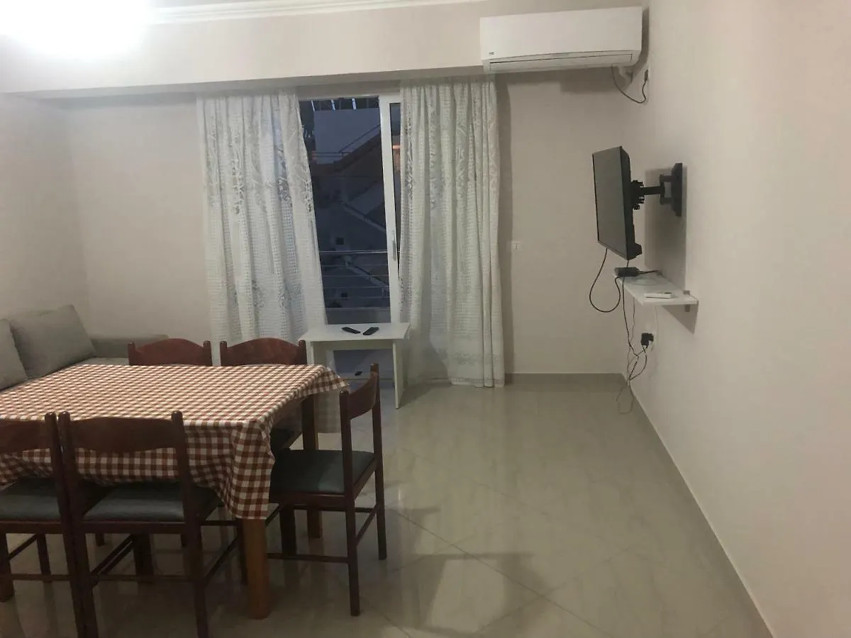 Xhulio Apartments Sarandë 0*,